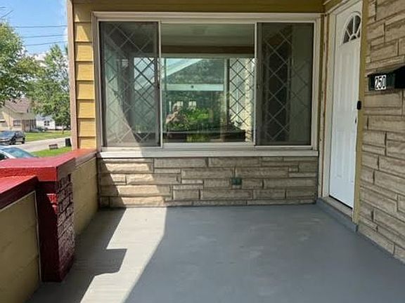 3rd image of 250 E Broadway Ave
