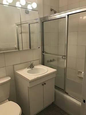 Rented by Carlyle Property Management | media 8