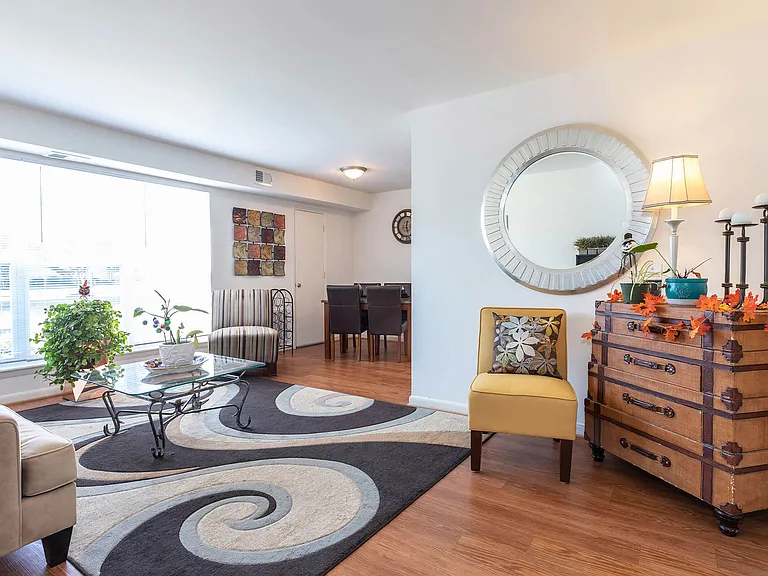 Newport Landing Apartments — Photo 8
