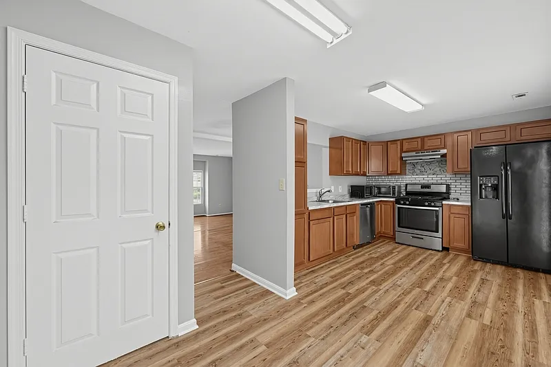 3 bed, 2.5 bath, 1280 sqft, $3,200 — Photo 3