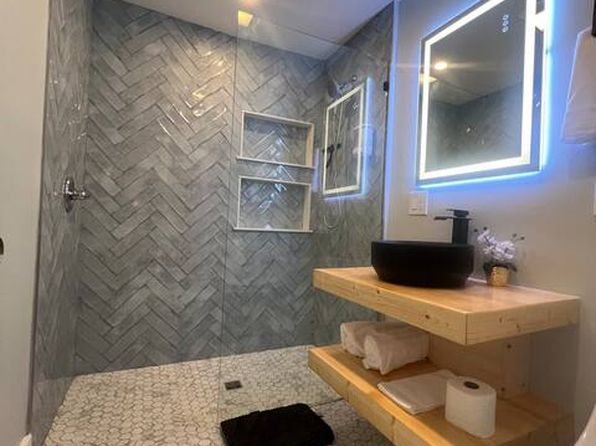 415 Carolina Beach Ave N APT 2