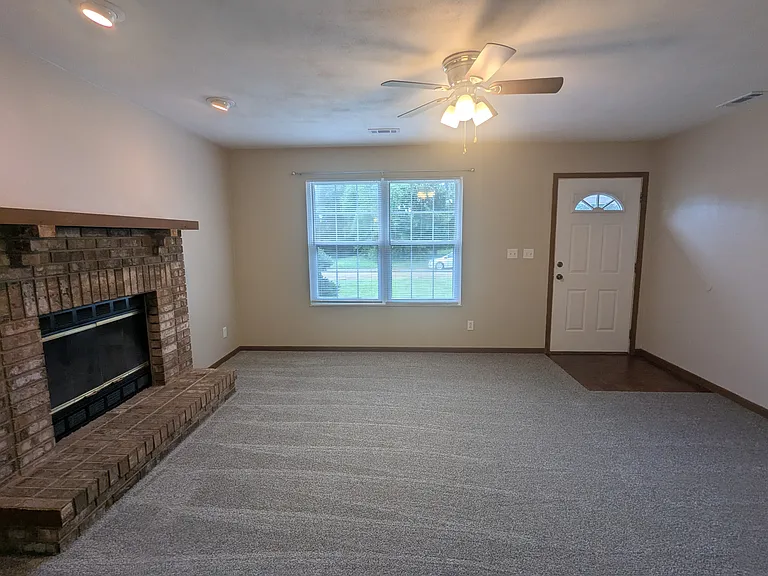 803 Plankway Dr — Photo 3