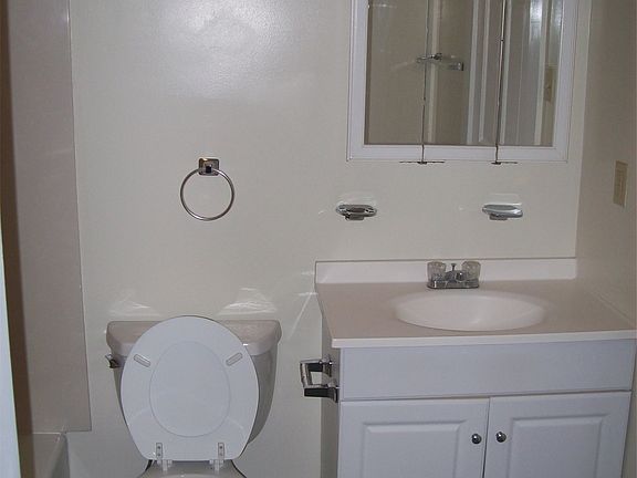 5th image of 6323 Hewes St