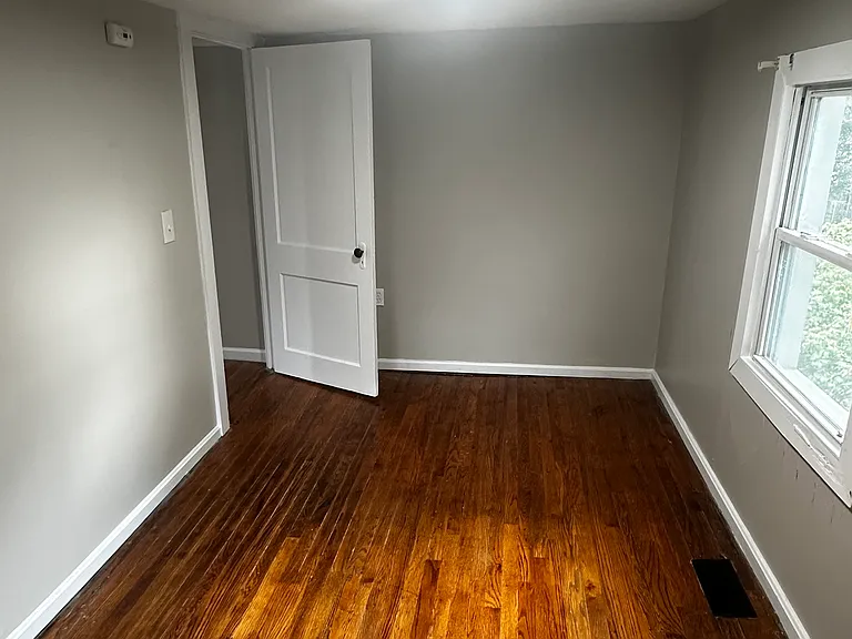 1414 E 9th St — Photo 18