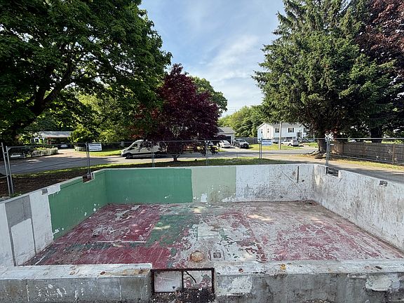 4th image of 40 Sable Ave