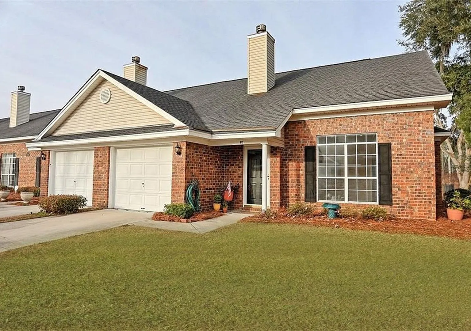 Southside Savannah Charm 2BR Townhome with Screened-In Porch — Photo 1