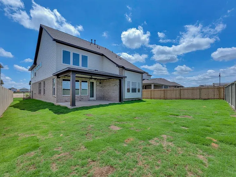 324 Amista Dr — Photo 30