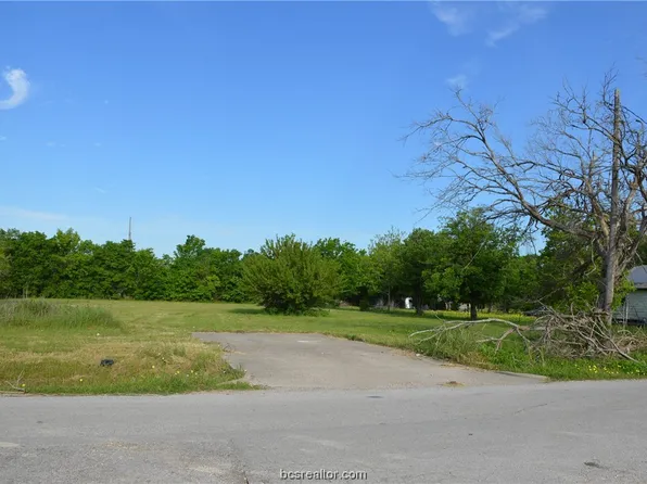 810 Malcolm St, Navasota, TX 77868