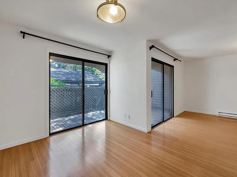 4 W Harbor Dr — Photo 16