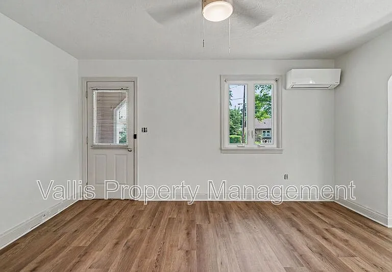 2151 Winter St SE — Photo 6