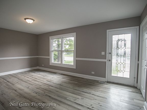 3rd image of 1914 Aspen Ln