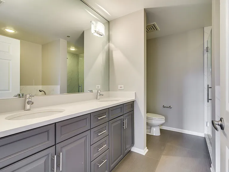 33 W Huron St #305 — Photo 15