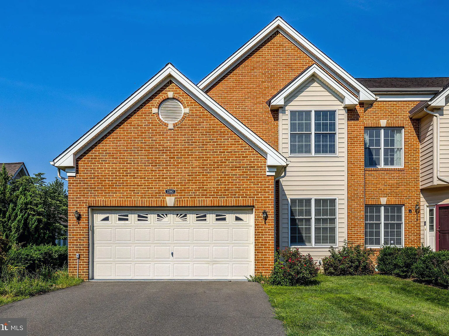 4 bed, 3.5 bath, 3733 sqft, $3,600 — Photo 2