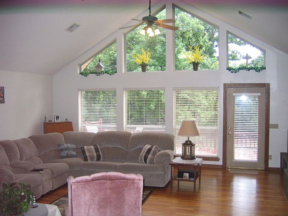 5th image of 18732 SE 65th St