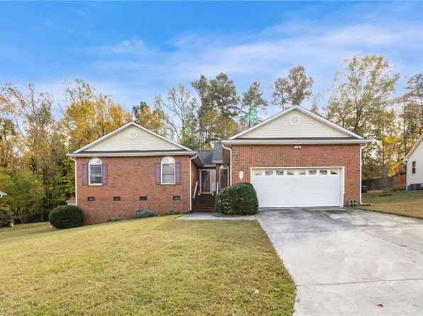 117 Brook Pine Dr, Greensboro, NC 27406