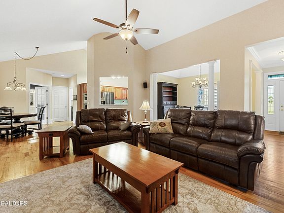 5th image of 11212 Elm Crest Ln