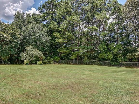 5th image of 1011 Forest Hills Dr SE