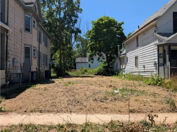 149 Arkansas St #4, Buffalo, NY 14213