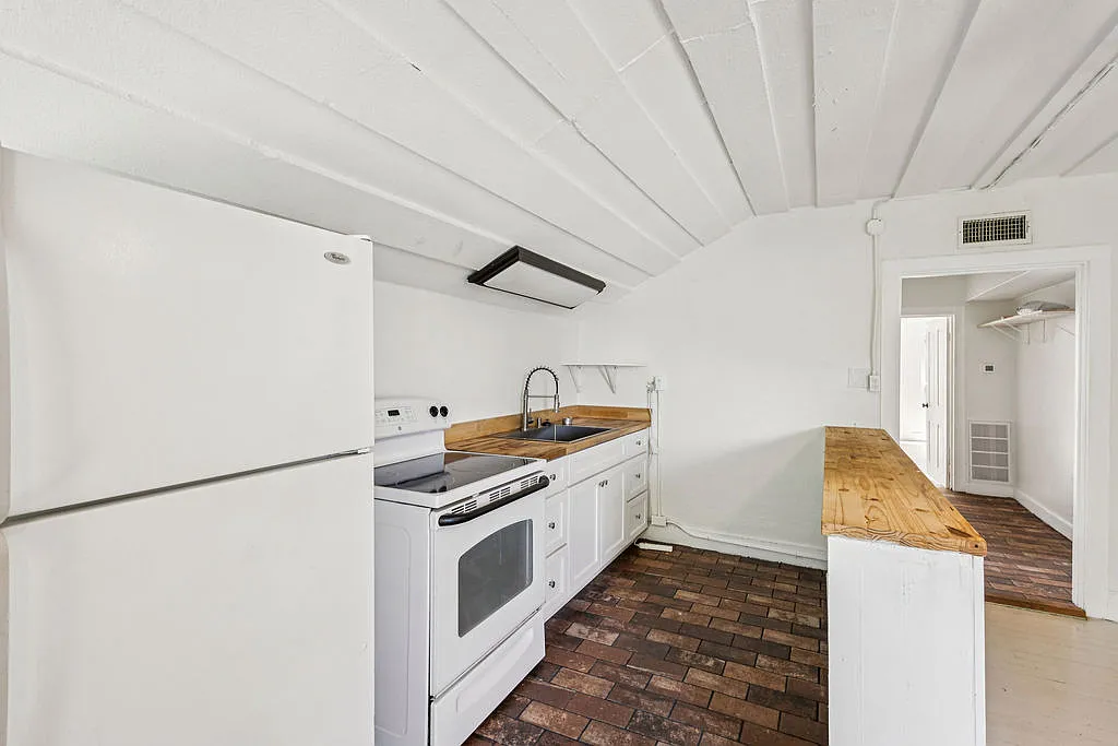 2 bed, 982 sqft, $1,500 — Photo 3