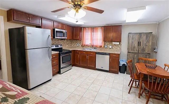 1 bed, 1.0 bath, 339 sqft, $1,300 — Photo 2