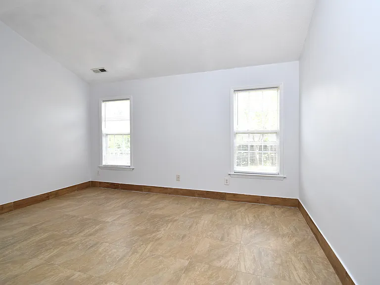 205 Lasalle Way — Photo 11