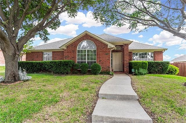 1st image of 7801 Glenoaks Dr