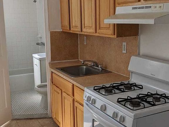 3rd image of 1648 E 14th St Suite 4