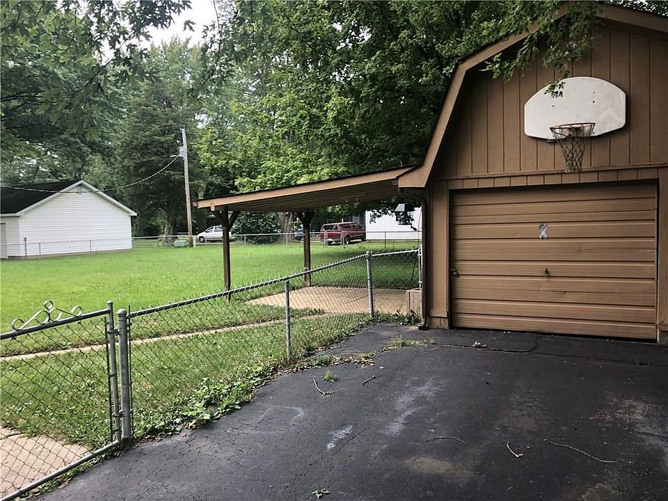 2nd image of 8954 W Adell St