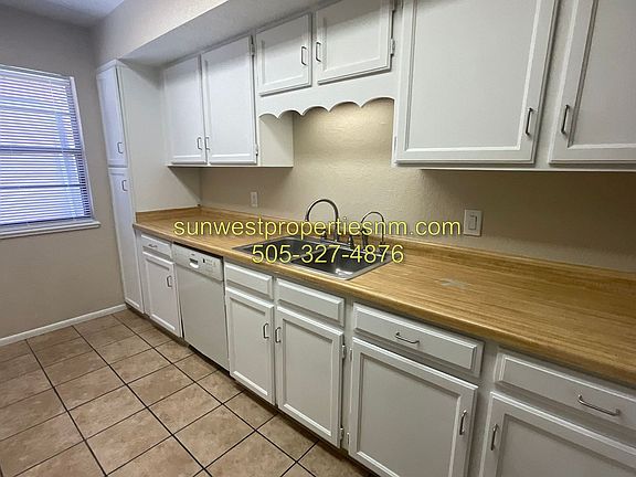 4th image of 1054 E Navajo St