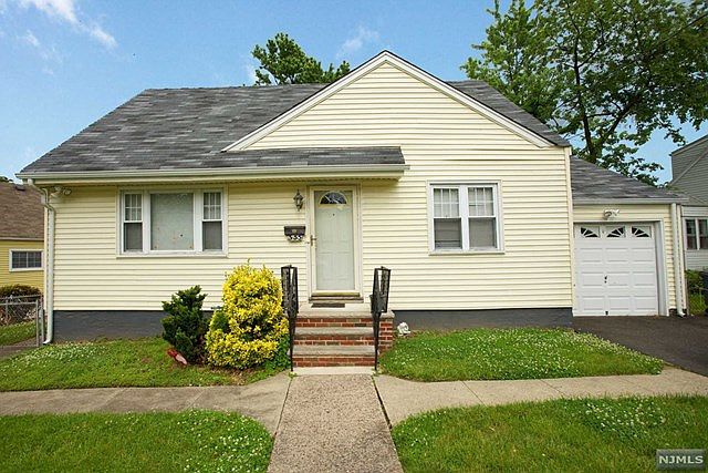 1st image of 3-55 31st St