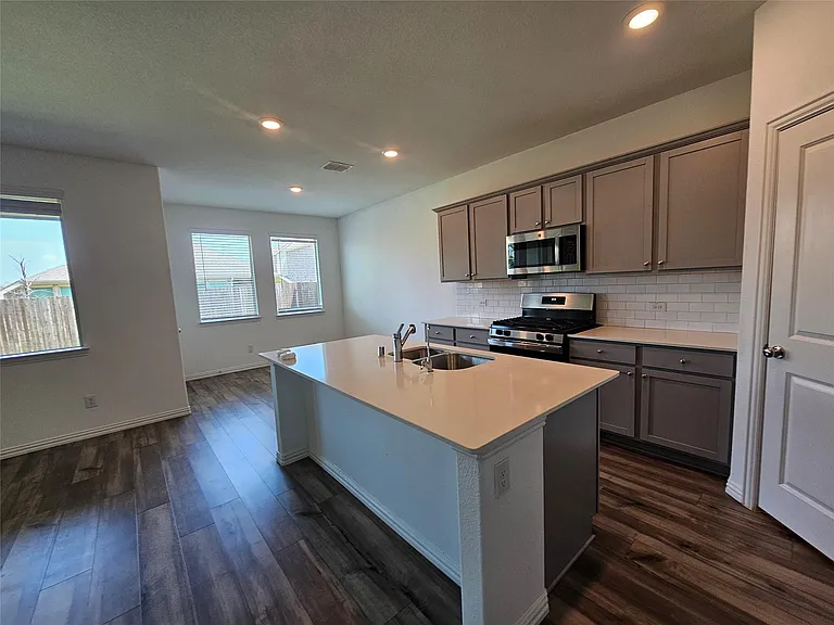 1216 Smoketree Ln — Photo 4