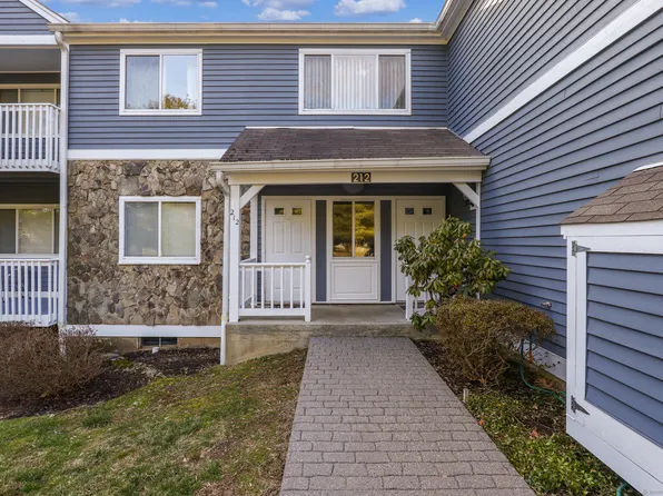 212 Windgate Circle #F, Monroe, CT 06468