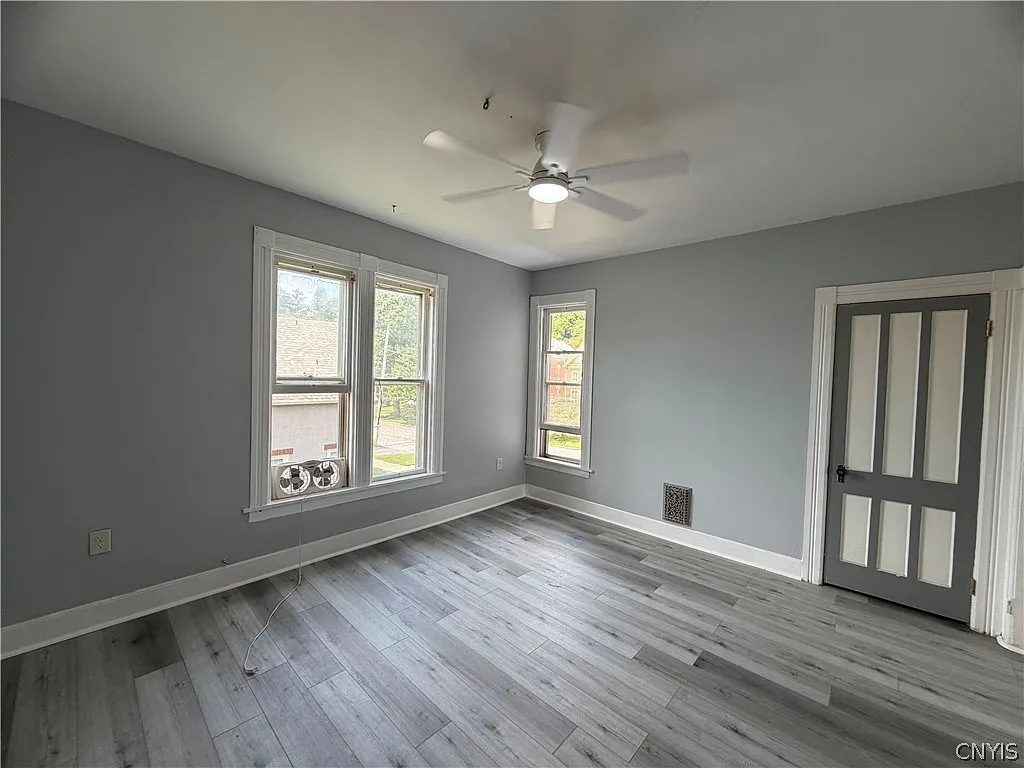 2 bed, 1.0 bath, 2272 sqft, $1,100 — Photo 2