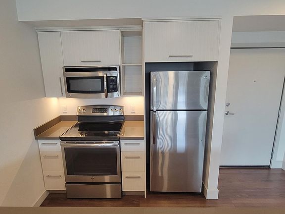 3rd image of 606 Burwell St APT 209