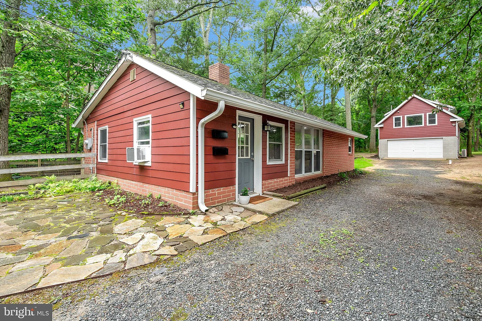 1147 Claire Rd photo 1