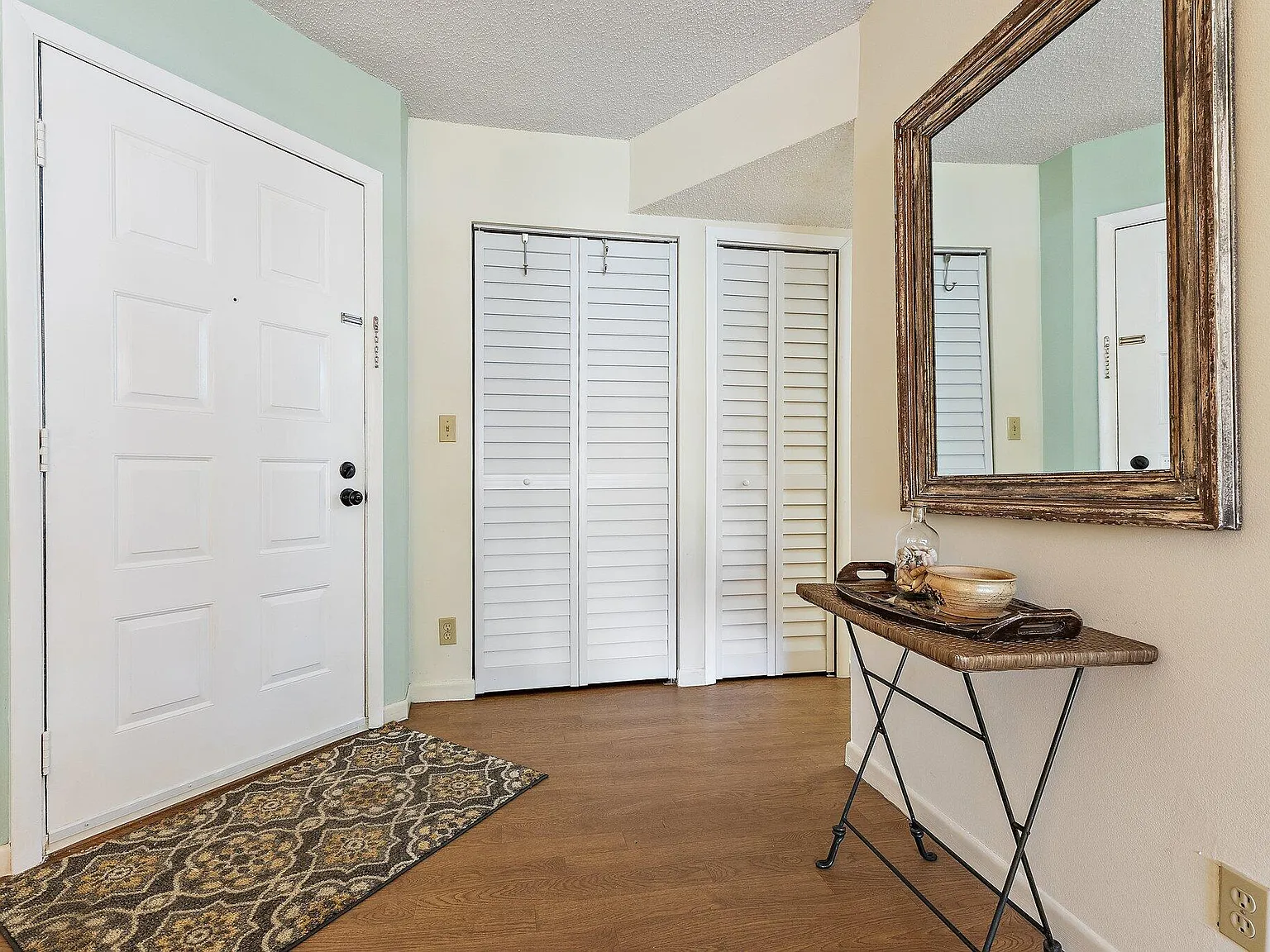 1 bed, 1.5 bath, 860 sqft, $5,000 — Photo 4