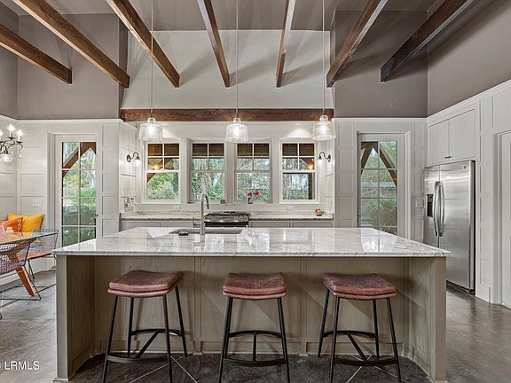 2nd image of 2302 Stuart St