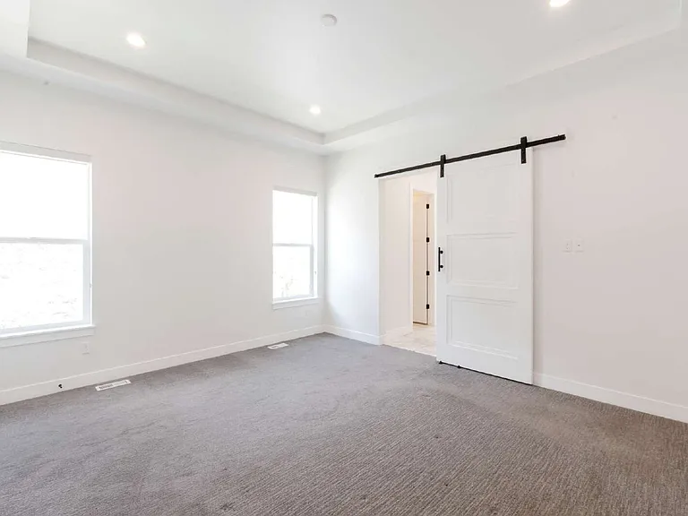 1916 W Oakridge Dr — Photo 15