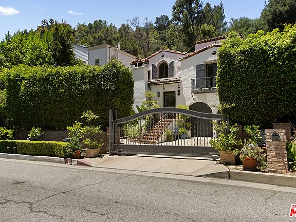 5th image of 1407 N Beverly Dr