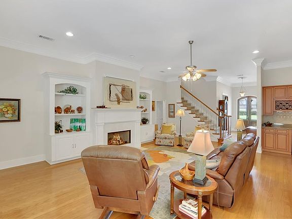 5th image of 356 Aspen Ln