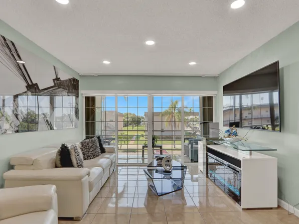 502 Davis Road #12, Palm Springs, FL 33461