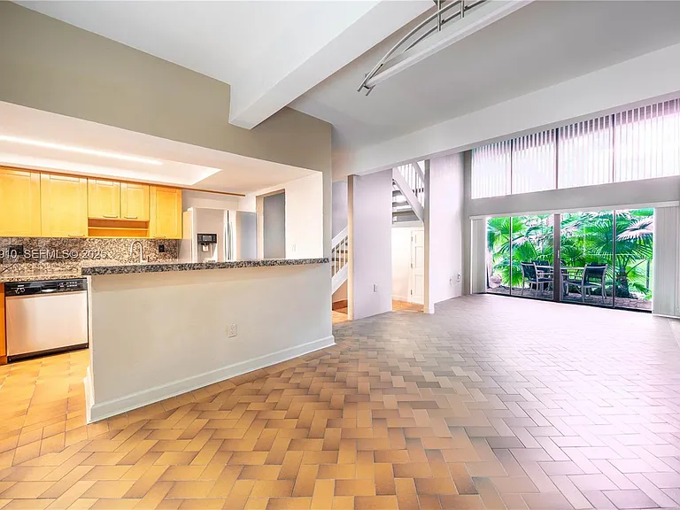 19212 NE 25th Ave #283D — Photo 9