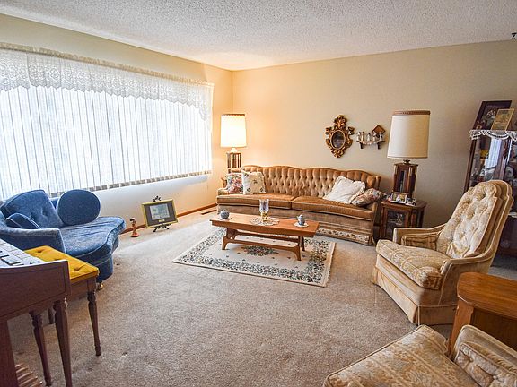 4th image of 610 Kneale Ave S