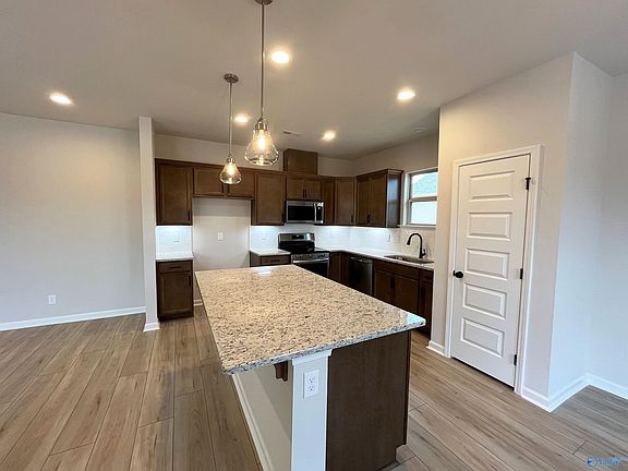 5th image of 121 Parvin Way Dr