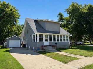 302 N 9th St, Estherville, IA 51334