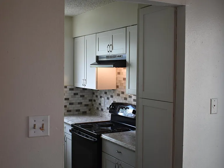 1907 W Loop #D — Photo 11