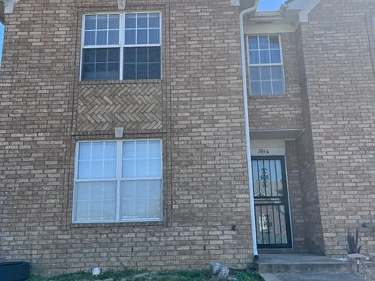 7454 Perrin Ln — Photo 1