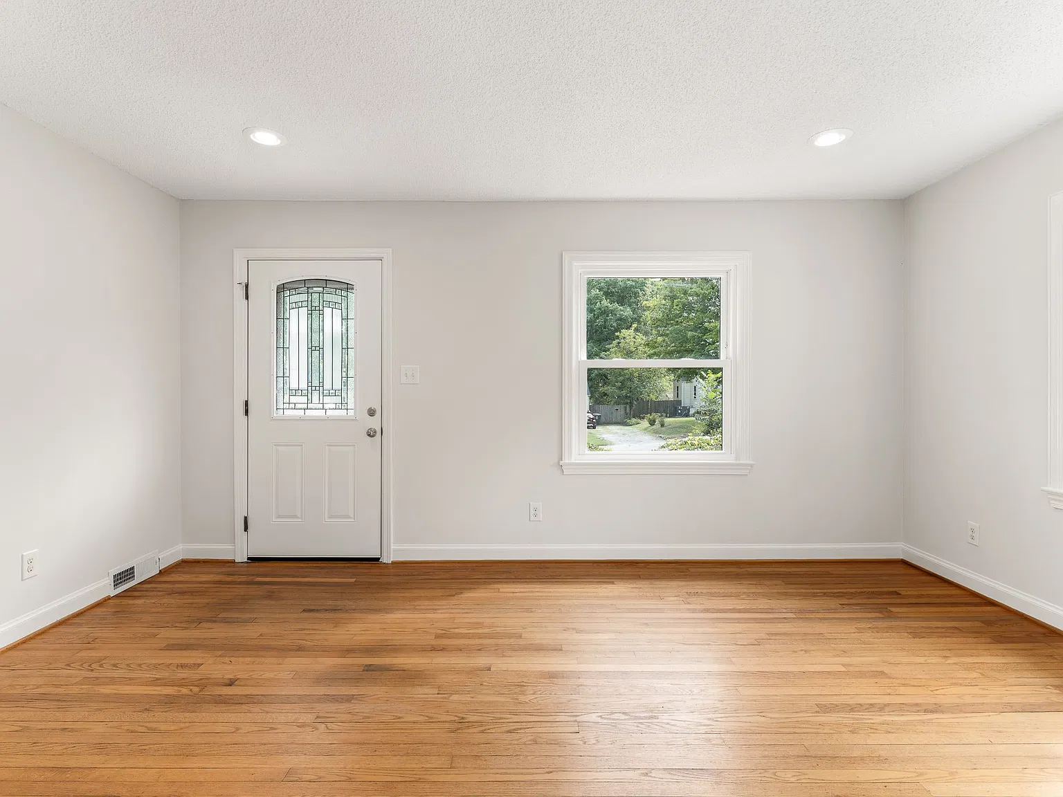 3 bed, 1141 sqft, $1,800 — Photo 4
