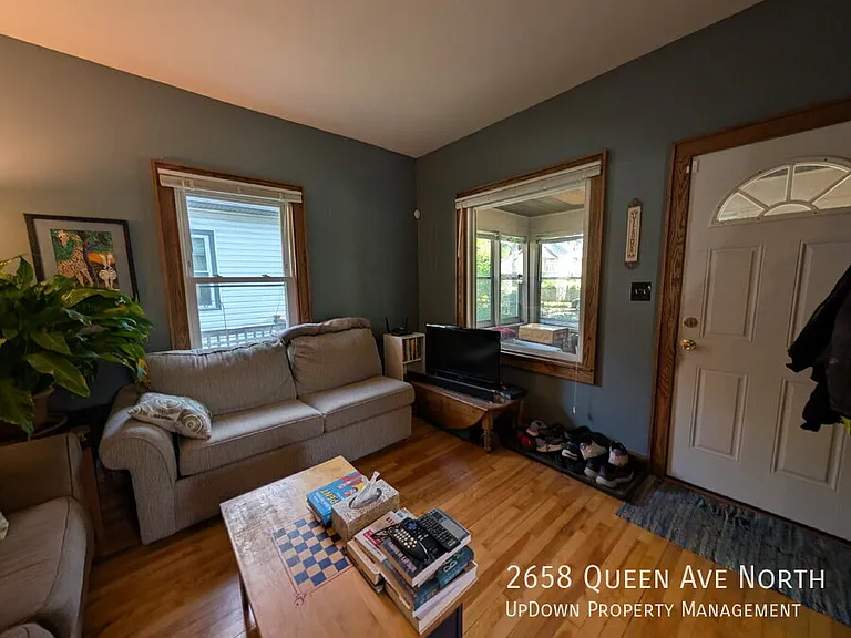 2658 Queen Ave N — Photo 9