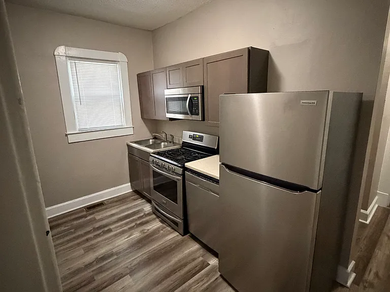 2043 N Talbott St #1 — Photo 4